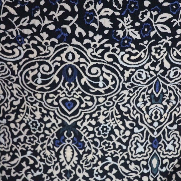 H&M Black, Cream, & Blue Floral Faux Wrap Skirt - Picture 7 of 8